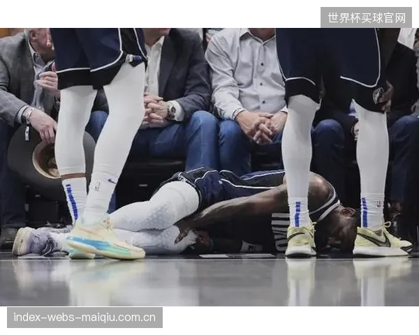 板凳深度差距暴露无遗，独行侠角色球员需为双核提供更多支持。
